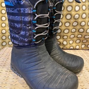 Merrell snow boots ❄️ ⛄️ size 3.